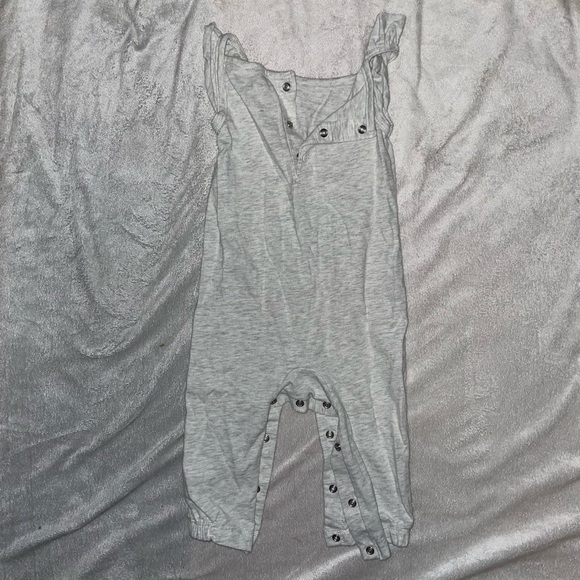 Carters Gray button up romper “please pass me to‎ grandma” size 9 months - Picture 2 of 2